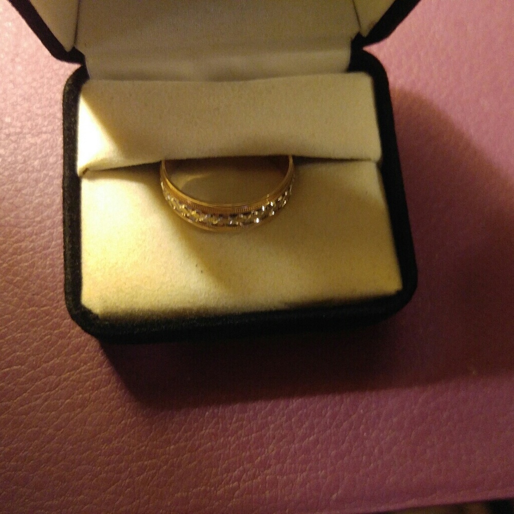 Mans wedding ring